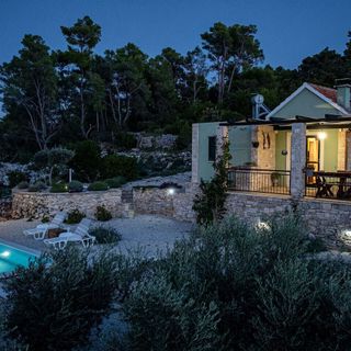 House Komadić raja Blato (2)