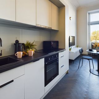 Hoża 39 Warszawa | Wyjątkowy Apartament | Biurko (3)