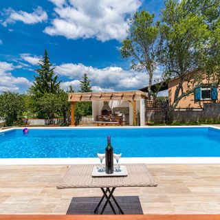 Villa May Tinjan (2)