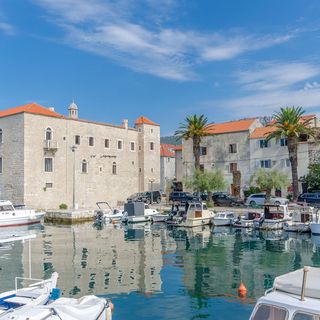 Apartments Castel L Kastel Luksic (4)