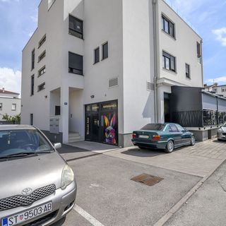 Apartments Castel L Kastel Luksic (2)