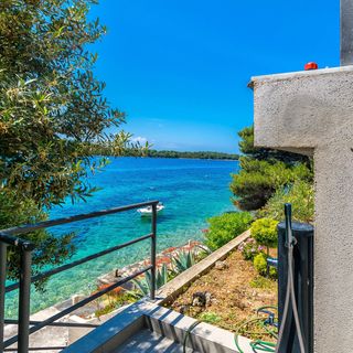 House Paval Karbuni (5)