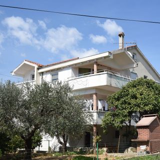 Apartments Akustik Sv. Filip i Jakov (2)