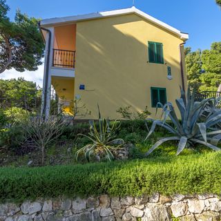 Apartments Ruzmarin - Antonija Rogoznica (2)