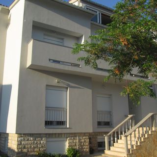 Apartmanok Parkolóhellyel Vir - 21512 (2)
