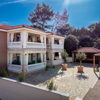 Apartmanok Parkolóhellyel Vir - 24090 (5)