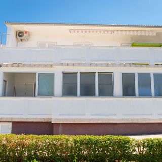 Apartmanok Parkolóhellyel Rab - 24367 (2)