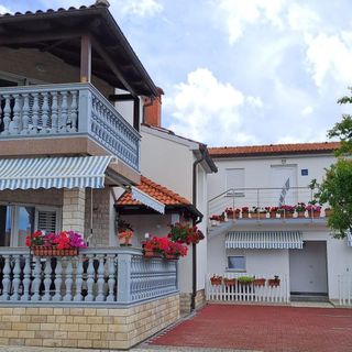 Apartmanok és Szobák Parkolóhellyel Medulin - 24576 (2)