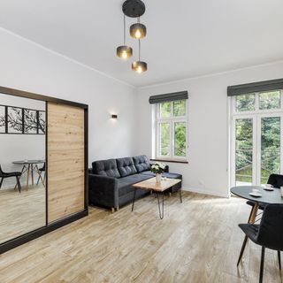 Przytulna Kawalerka w Sercu Nowej Rudy (3)