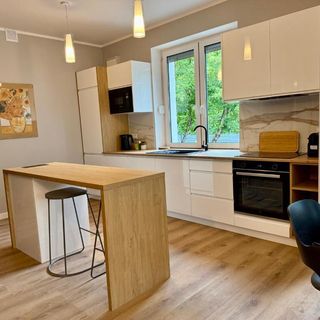 Nowoczesny Dom z Ogrodem w Warszawie (2)