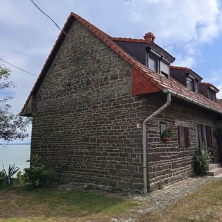 Ház a szikla peremén Tihany (3)