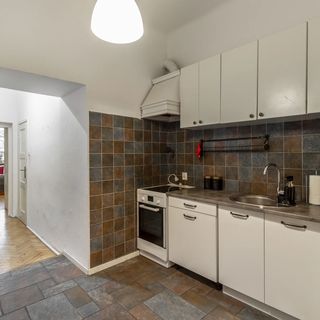 Large 4-Bedroom Apartment in the Heart of Old Town (2)