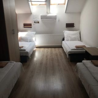 Zank Vezér Sport Szálláshely és Tekecsarnok Szank (3)