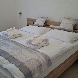 Napsugár Wellness Apartman Újudvar (2)