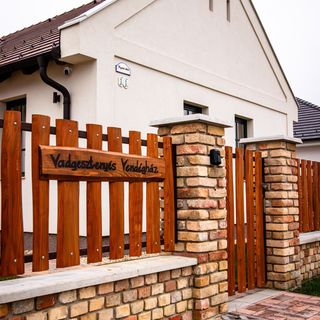 Vadgesztenyés Vendégház Lipót (2)