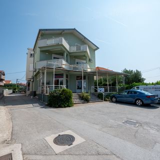 Apartmanok Parkolóhellyel Zadar - 24646 (2)