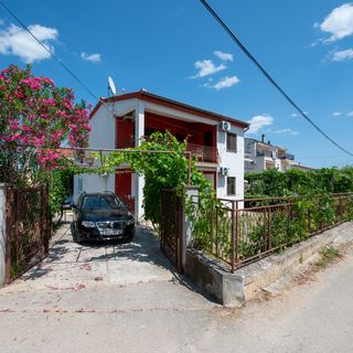 Apartmanok és Szobák Parkolóhellyel Sukosan, Zadar - 24693 Sukošan (2)