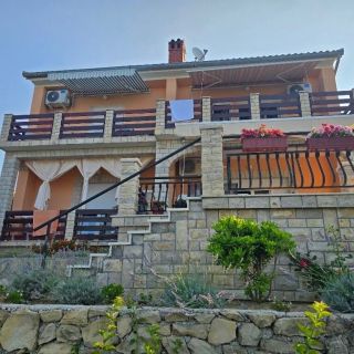 Apartments With Parking Space Palit Rab - 24756 (2)