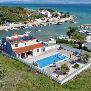 Ház Családok Részére Medencével A Tenger Mellett Vir - 24816 (2)