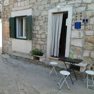 House Alice Kastel Gomilica (3)