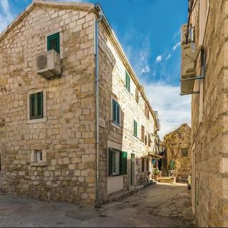 House Alice Kastel Gomilica (2)