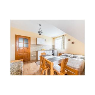 Pokoje z aneksami i Apartament u Wiktorii Sromowce Niżne (2)