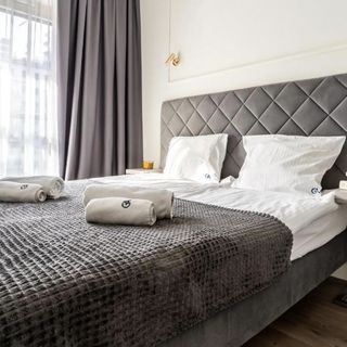 Urban Chic - Luxury Stay at Mennica Residence Warsaw (3)