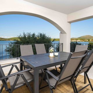 Villa L'ARON Bilice (3)