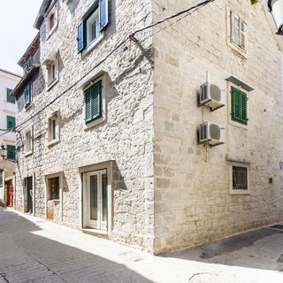 Apartment Center with jacuzzi Split (3)