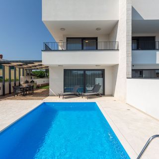 Villa Tina with pool Savudrija (2)