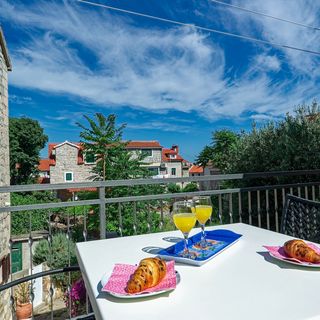 House Rose in center Split (2)