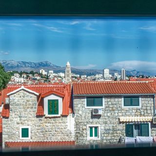 House Rose in center Split (3)