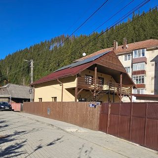 Casa de sub Hășmaș Bãlan (2)