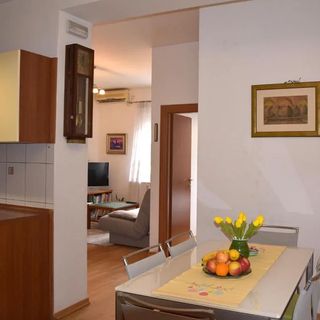 Old Town Art Apartment Split (3)