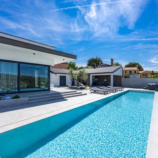 Villa Kim Momjan (2)