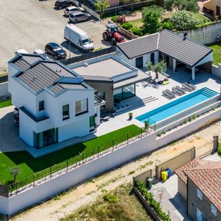 Villa Kim Momjan (3)