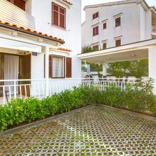 Apartmanok Parkolóhellyel Njivice, Krk - 25088 Njivice (3)