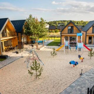 Huśtawka i Hamak - Domki z Basenem Ustka (4)