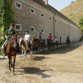 Capári Lovasiskola Sümeg (2)