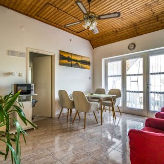 Pávics Apartmanház Balatonboglár (2)