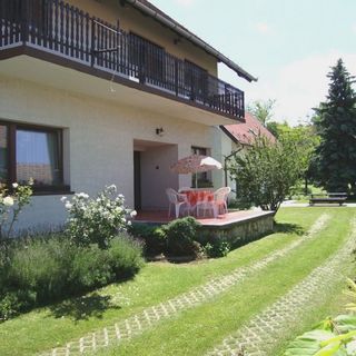 Gyöngyvirág Vendégház Balatonboglár (2)