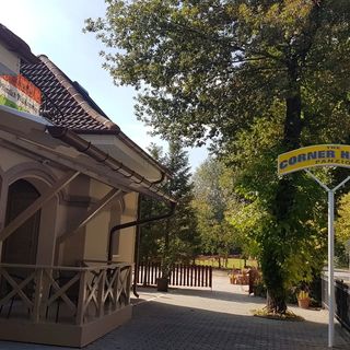 The Corner House Panzió Tata (2)