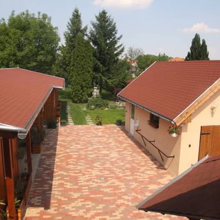 Sari Vendégház Lipót (4)