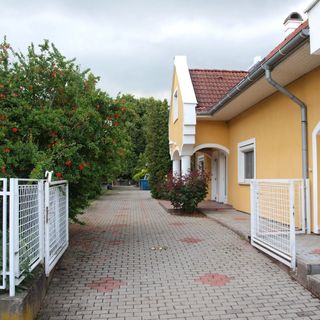 Sárga Rózsa Apartmanház Balatongyörök (4)