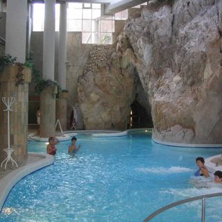 Platán Apartmanház Miskolctapolca (2)