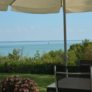 Balatoni Panoráma Apartmanház Balatonalmádi (3)