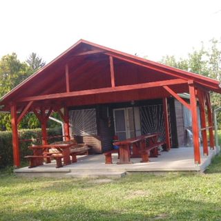 Siófok 3 Szobás Faház Nyaraló (5)