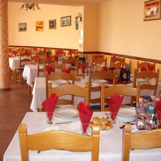 Borostyán Étterem és Ifjúsági Szálláshely Forráskút (4)