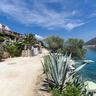 Apartments Dinko Gdinj (2)