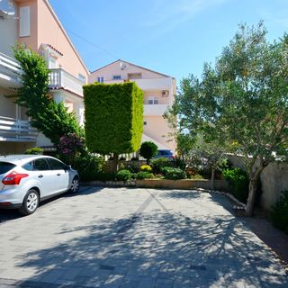 Apartments and Rooms Nada Novalja (4)